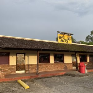 Bonnie & Clyde's Pizza Parlor
